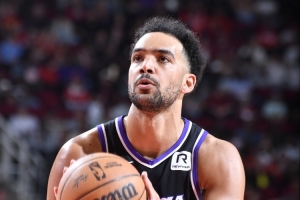 名記：萊爾斯曾是一些NBA球隊底薪合同選項 但他選了海外豐厚合同