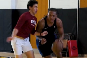 班凱羅休賽期苦練持球進(jìn)攻&還將人晃倒了 四肢看起來更強(qiáng)壯了??