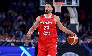 效率不高！申京打滿首節(jié)6投僅2中拿到4分4板 正負(fù)值-3