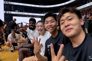 與老詹近距離接觸！趙睿曬18張活動照：解鎖多重身份?