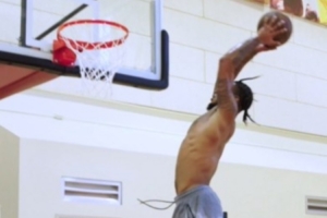 干貨滿滿！惠特摩爾夏日苦練扣籃依舊勁爆 三分投射能力見漲！