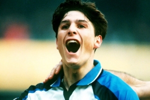 薩內(nèi)蒂：永遠(yuǎn)記得對(duì)陣維琴察的首秀 能擔(dān)任15年國(guó)米隊(duì)長(zhǎng)意義非凡