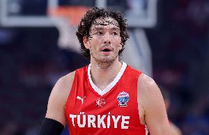 手感火熱但有犯規(guī)隱患！奧斯曼首節(jié)4中4&三分3中3砍11分 身背3犯