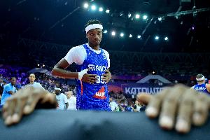 上課了！庫(kù)利巴利首發(fā)20分鐘3中0得分掛蛋 僅有3籃板入賬