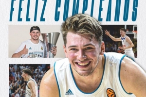 18歲詹姆斯和18歲東契奇誰厲害？楊毅：東契奇厲害 那時(shí)老詹沒籃