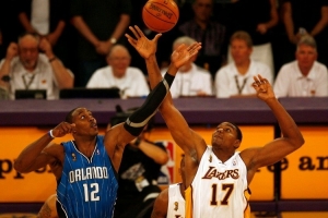 楊毅舊言論：霍華德排不進(jìn)歷史中鋒前十 大帝&約基奇都比他強