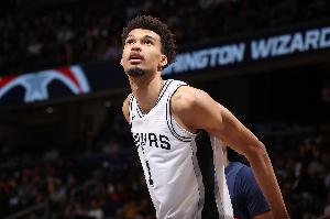 前火箭狀元：馬刺需放慢文班節(jié)奏 他的身體沒準(zhǔn)備好應(yīng)對(duì)82場比賽