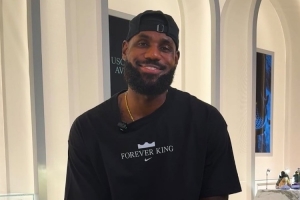 詹姆斯：我永不會(huì)忘記自己成長(zhǎng)于阿克倫 很自豪能來(lái)上海激勵(lì)人們