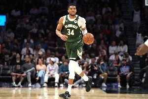 pbp時代走步最多球員top10：現役字母詹姆斯在列 KG領先第二125次