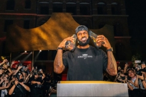 詹姆斯：23對(duì)我很重要 我們以詹23慶祝這一時(shí)刻 獻(xiàn)給我所有的球迷