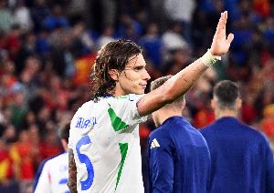 被以色列進(jìn)4球！進(jìn)球網(wǎng)：卡拉菲奧里沒首發(fā)，是因?yàn)榧訄D索想輪換