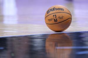 是誰??記者：最近有球隊為吸引球員加盟 幫助談妥15萬代言合同