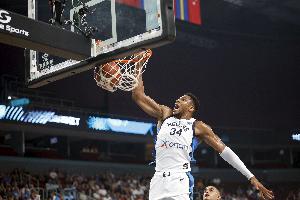 予取予求！字母哥15中9砍全場最高29分加6板4斷 罰球16中11