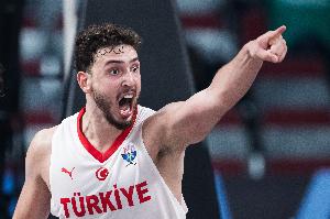 科克馬茲：恩比德曾是我合作過(guò)的最強(qiáng)中鋒 但現(xiàn)在改換申京了！