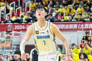 加油！隊記：我認為曾凡博是籃網最后一個雙向合同名額的頭號人選