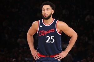 美記：在西蒙斯表態(tài)自己無(wú)意簽?zāi)峥怂购?伯尼-李決定與其分道揚(yáng)鑣