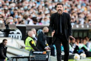 西蒙尼怒斥歐足聯(lián)：小蜘蛛摔倒了兩次觸球，規(guī)則就變了這讓我羞愧