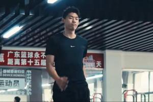 眼神堅毅！崔永熙已回到廣東進行恢復(fù)訓(xùn)練