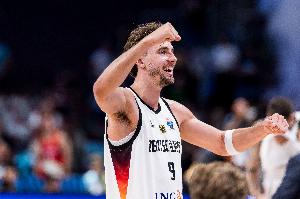 迅速調(diào)整！小瓦格納次節(jié)獨得15分 半場13中6砍最高20分