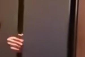 今日趣圖：90分鐘熱身完畢，剛哥做好了酒店以一敵多的準(zhǔn)備