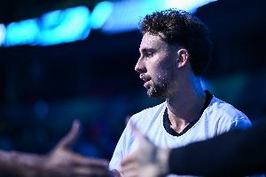 穿哥哥球衣領(lǐng)獎(jiǎng)！小瓦格納：他是我們奪冠不可或缺的一份子