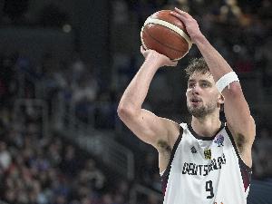 進(jìn)攻端靠你了！小瓦格納半場11中6砍兩隊最高16分 另有5板2帽