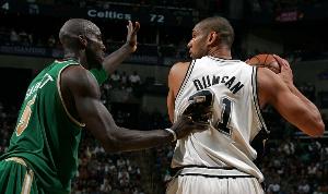 霍華德：小時(shí)候打控衛(wèi)就學(xué)魔術(shù)師 后來(lái)就學(xué)加內(nèi)特和鄧肯