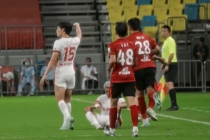 韋世豪一劍封喉 蓉城將士的每份堅(jiān)持都因球迷家人們的吶喊而閃耀