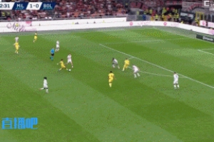 希門尼斯單刀晃過門將，結(jié)果近乎空門機會直擊立柱！