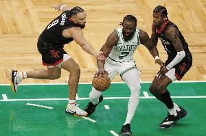 皮爾斯：塔圖姆傷后布朗要持球發(fā)起進攻 長遠看這對他的成長有利