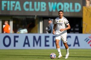 阿諾德開(kāi)場(chǎng)5分鐘因傷被換下，成皇馬歷史歐冠被換下時(shí)間最早球員