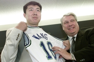 楊毅：王治郅在小牛的生涯支離破碎 我當時曾勸大郅不能玩失聯