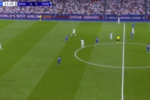 有延遲？居勒爾被斷后竟原地發(fā)愣兩秒，隨后攤手再開(kāi)始回追