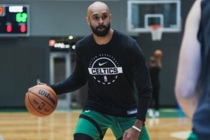 小白開練！凱爾特人官方曬德里克-懷特訓(xùn)練照