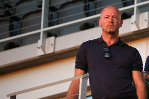 希勒：沃爾特馬德身高198厘米，紐卡只需把球傳入禁區(qū)就有威脅