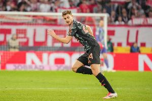 受傷被換下！斯坦尼西奇：一切都很好，我能夠繼續(xù)出場(chǎng)比賽