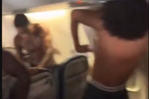 畫面太美??摩納哥前往客場的飛機空調(diào)出故障，球員紛紛脫衣散熱