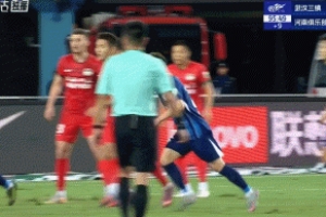 醒得太晚！龍威第95分鐘彈射建功，三鎮(zhèn)連扳2球仍2-5落后