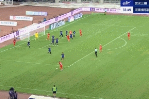 擴(kuò)大優(yōu)勢(shì)！盧永濤門(mén)前轉(zhuǎn)身抽射得手，河南2-0領(lǐng)先三鎮(zhèn)