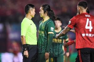 全場焦點??馬寧單場出示2紅8黃，李提香貼臉怒噴前者被罰下