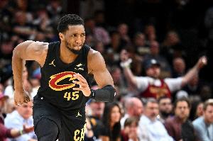 備戰(zhàn)新賽季！米切爾邀請新秀和兩位雙向合同年輕球員到家里訓(xùn)練