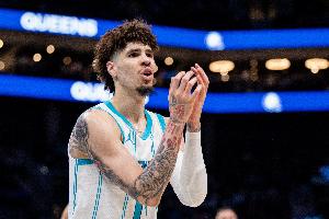 作為黃蜂的門面與頂薪球員 球隊希望三球能承擔起領(lǐng)袖的相應(yīng)責任