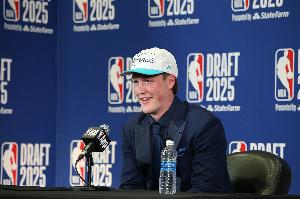 黃蜂主帥：今年4名新秀具備“冠軍心態(tài)” 曾懷疑克尼佩爾能否扣籃