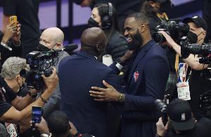 波特：到了某個(gè)時(shí)候 在喬詹之爭(zhēng)中 你必須要考慮到生涯長(zhǎng)度的因素