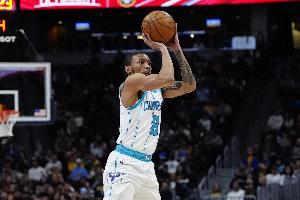 生涯三分命中率37%！Scotto：黃蜂將裁掉后衛(wèi)小尼克-史密斯