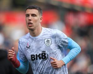 伯恩利后衛(wèi)艾斯特福單場比賽進2個烏龍球，成為英超歷史第6人