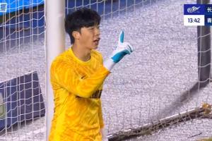 天崩開局…18歲亞泰門將安智誠替補登場首秀 1分鐘后被任意球破門