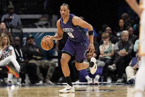 上賽季場(chǎng)均4.2分！隊(duì)記：綠軍與小溫德?tīng)?摩爾簽Exhibit?10合同