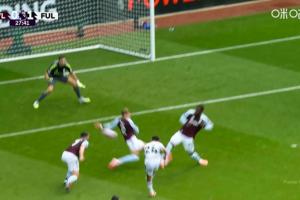 卡什明顯手球未判點！英超官方解釋：手臂處于合理位置，不是點球