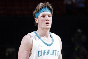 白人也能飛？三球談克尼佩爾：他的彈跳讓我驚訝 沒想到這么能蹦